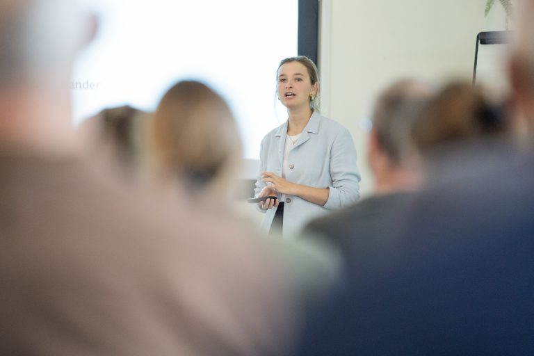 presentator_2023-11-04-11.11.56-9